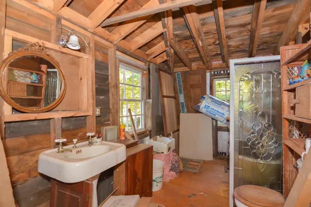 42 Bear Hill Road Newton NH 03858