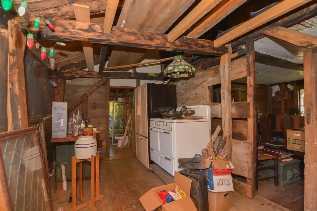 42 Bear Hill Road Newton NH 03858