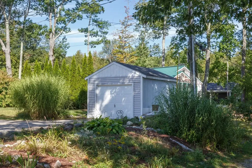 3 Ski Doo Lane Deerfield NH 03037