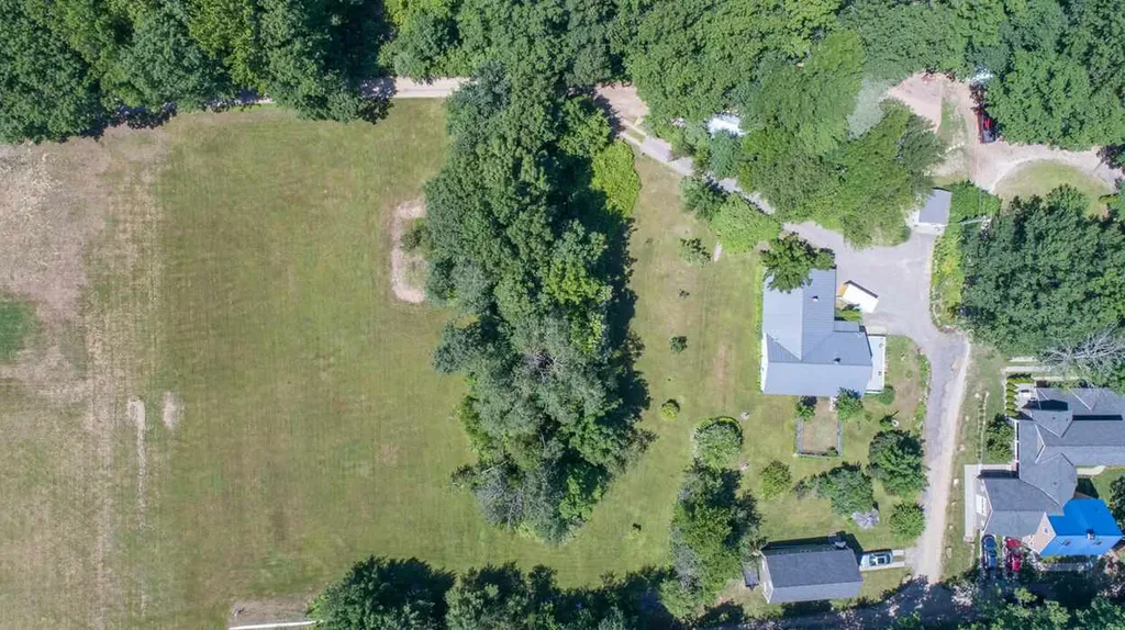 3 Ski Doo Lane Deerfield NH 03037