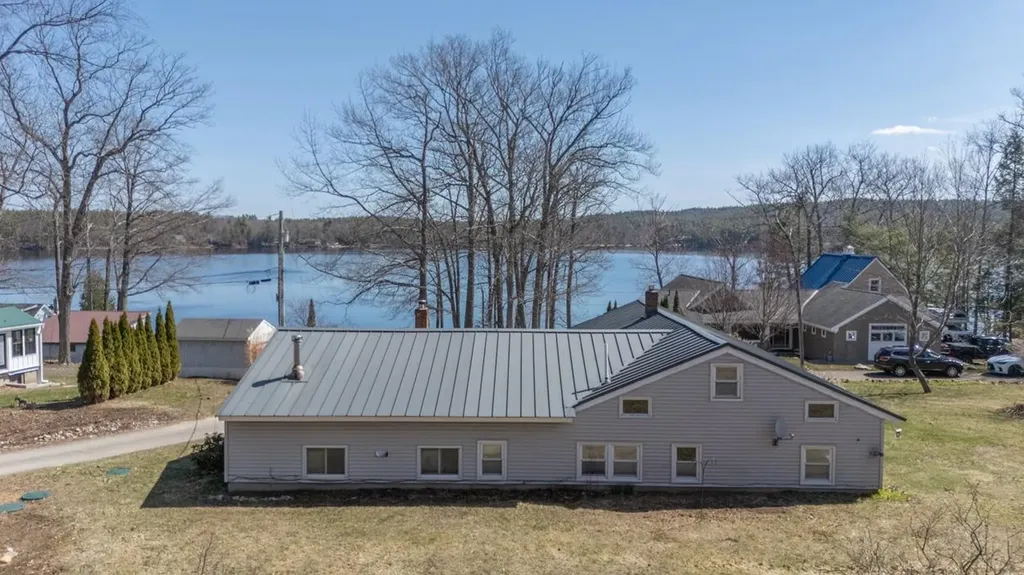 3 Ski Doo Lane Deerfield NH 03037