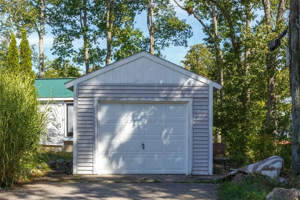 3 Ski Doo Lane Deerfield NH 03037