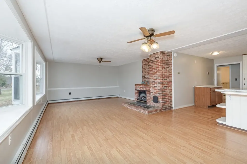 3 Ski Doo Lane Deerfield NH 03037