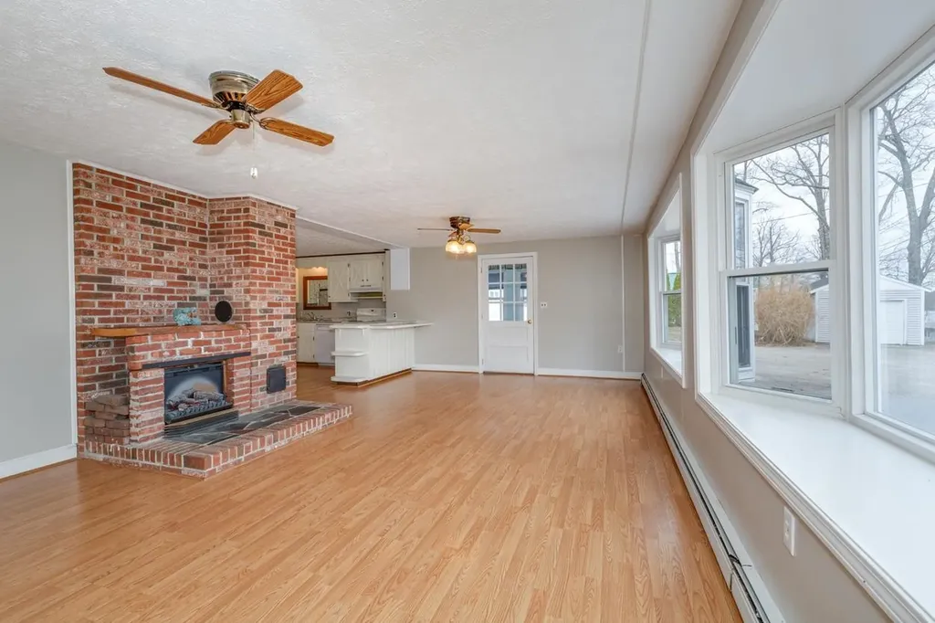 3 Ski Doo Lane Deerfield NH 03037