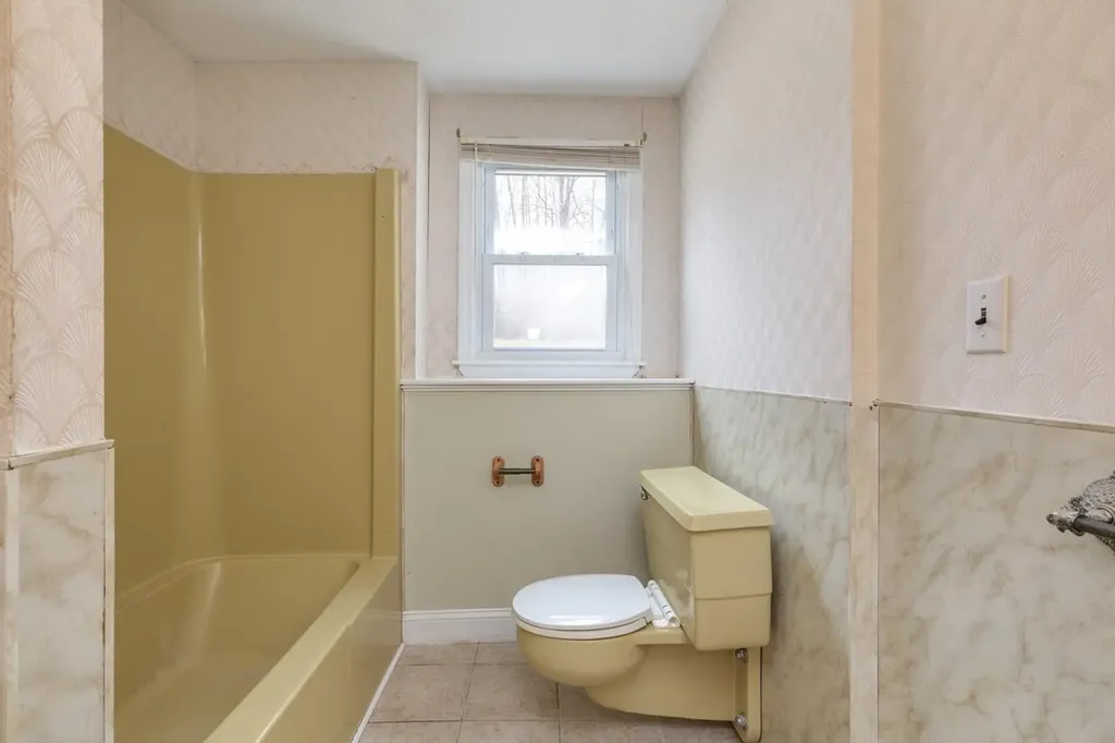 3 Ski Doo Lane Deerfield NH 03037