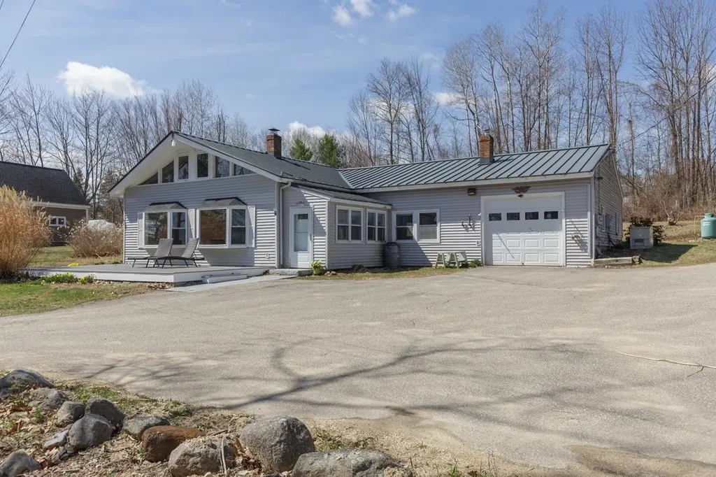 3 Ski Doo Lane Deerfield NH 03037