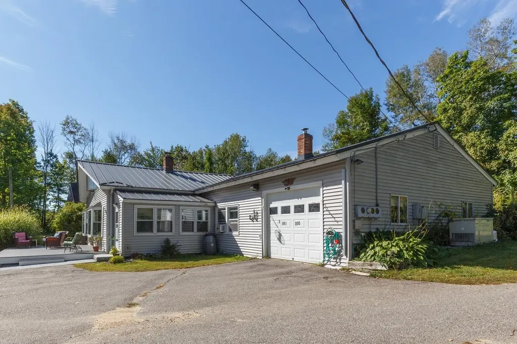 3 Ski Doo Lane Deerfield NH 03037