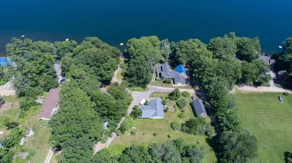 3 Ski Doo Lane Deerfield NH 03037