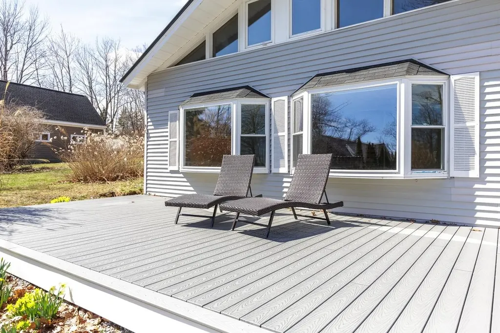 3 Ski Doo Lane Deerfield NH 03037