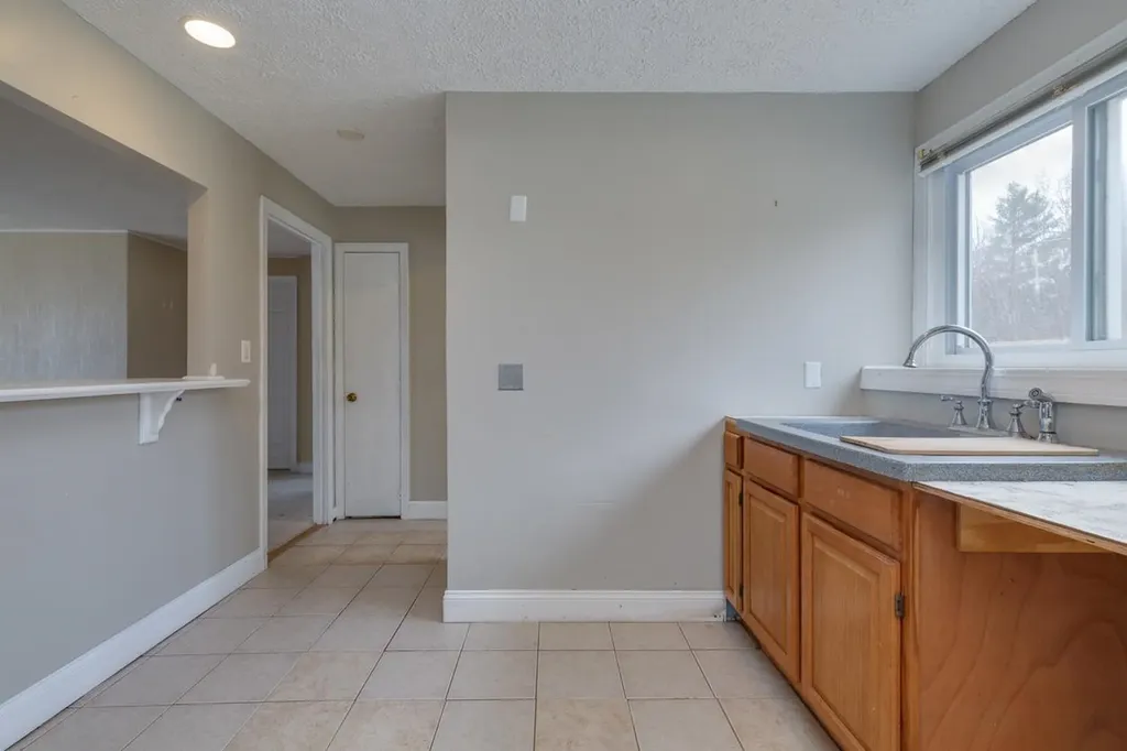 3 Ski Doo Lane Deerfield NH 03037