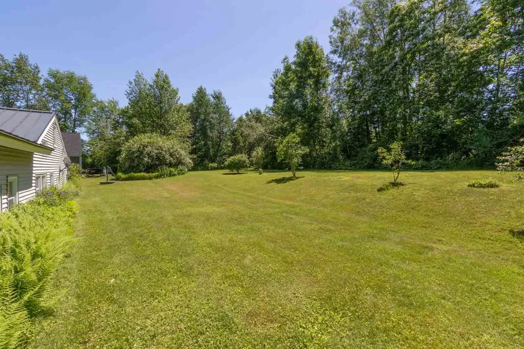 3 Ski Doo Lane Deerfield NH 03037