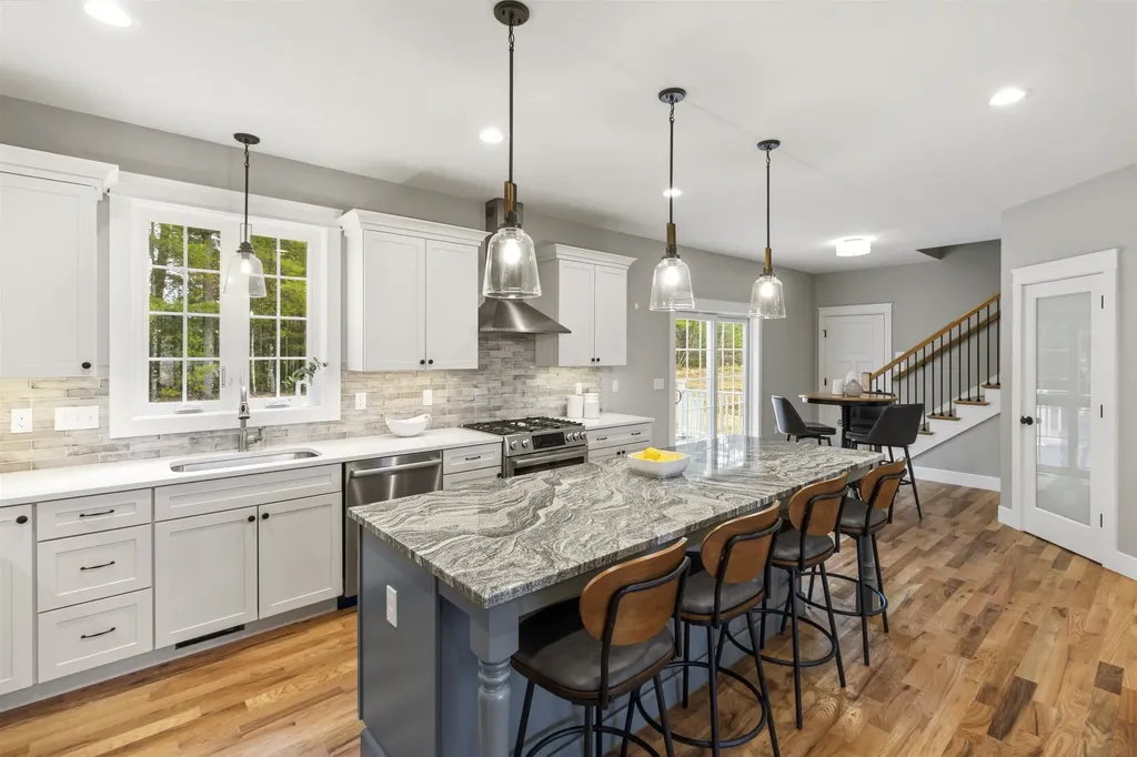 8 Stone Creek Drive Brentwood NH 03833