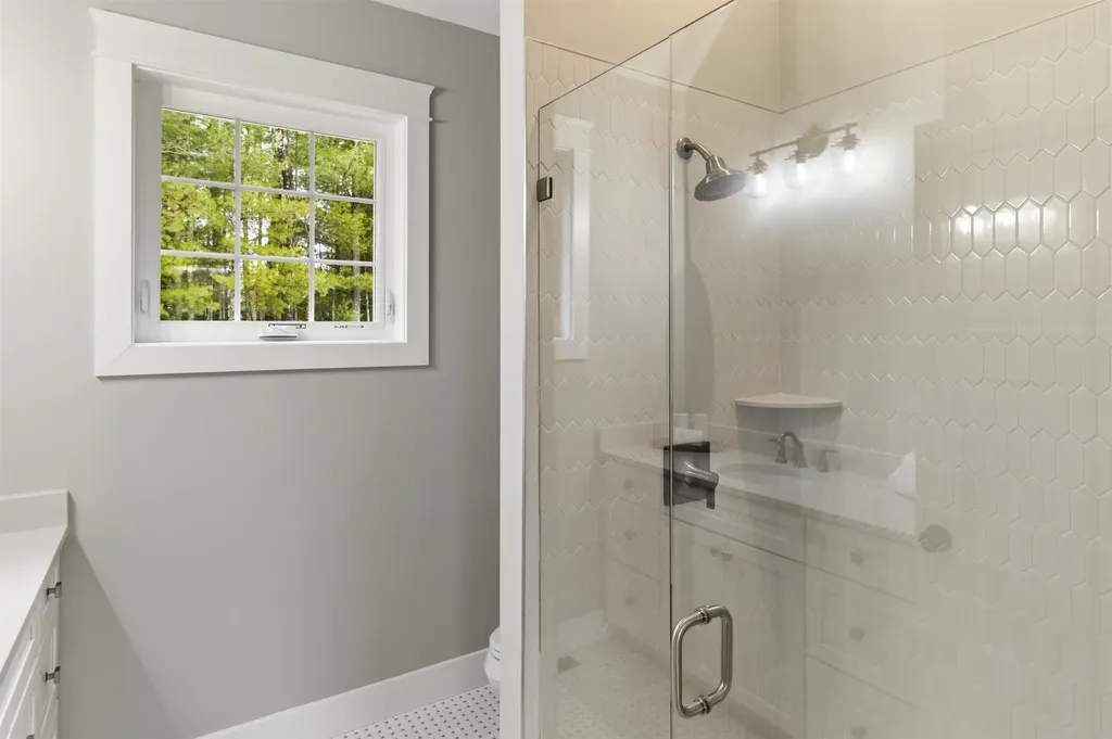 8 Stone Creek Drive Brentwood NH 03833