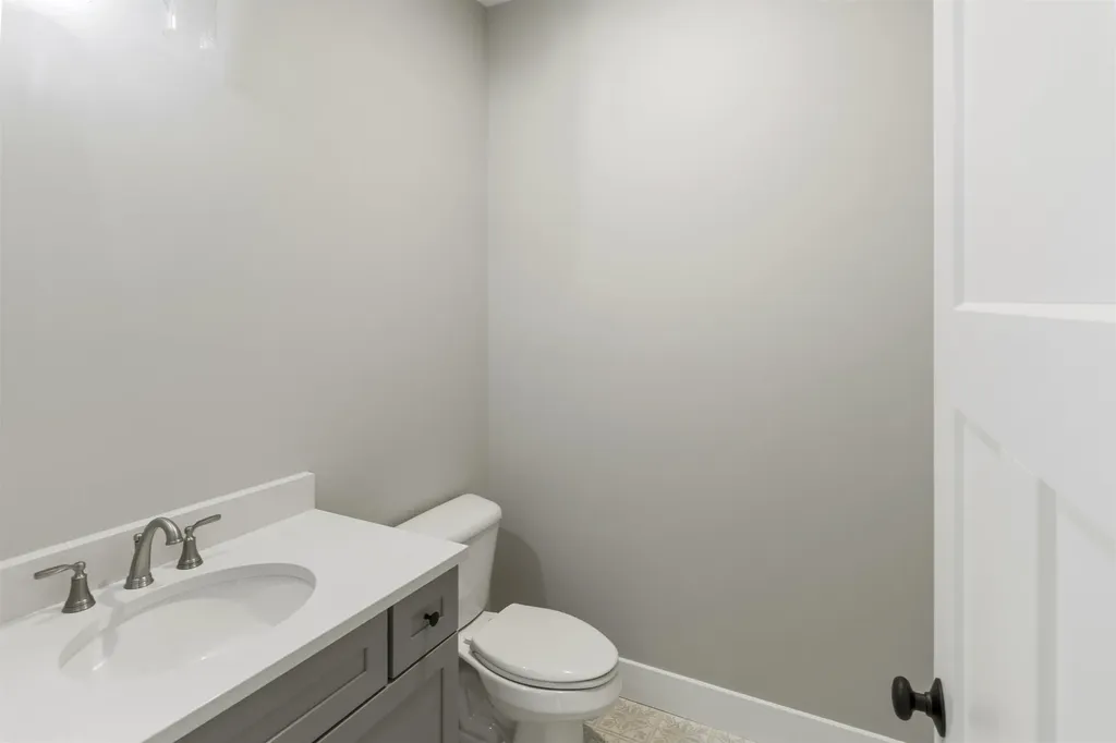 8 Stone Creek Drive Brentwood NH 03833