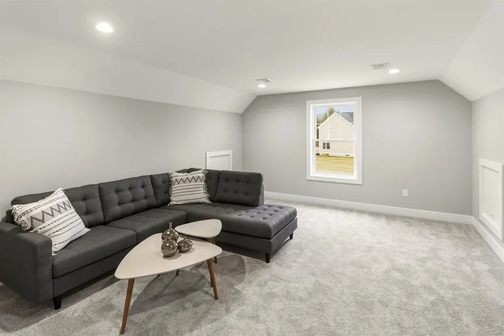 8 Stone Creek Drive Brentwood NH 03833