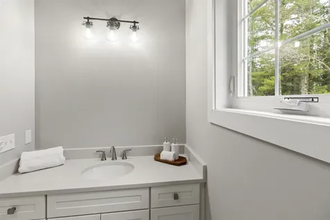 8 Stone Creek Drive Brentwood NH 03833