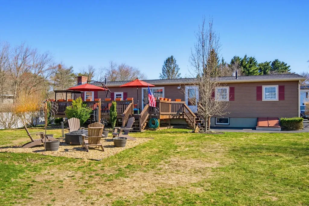 129 Brady Circle Manchester NH 03109
