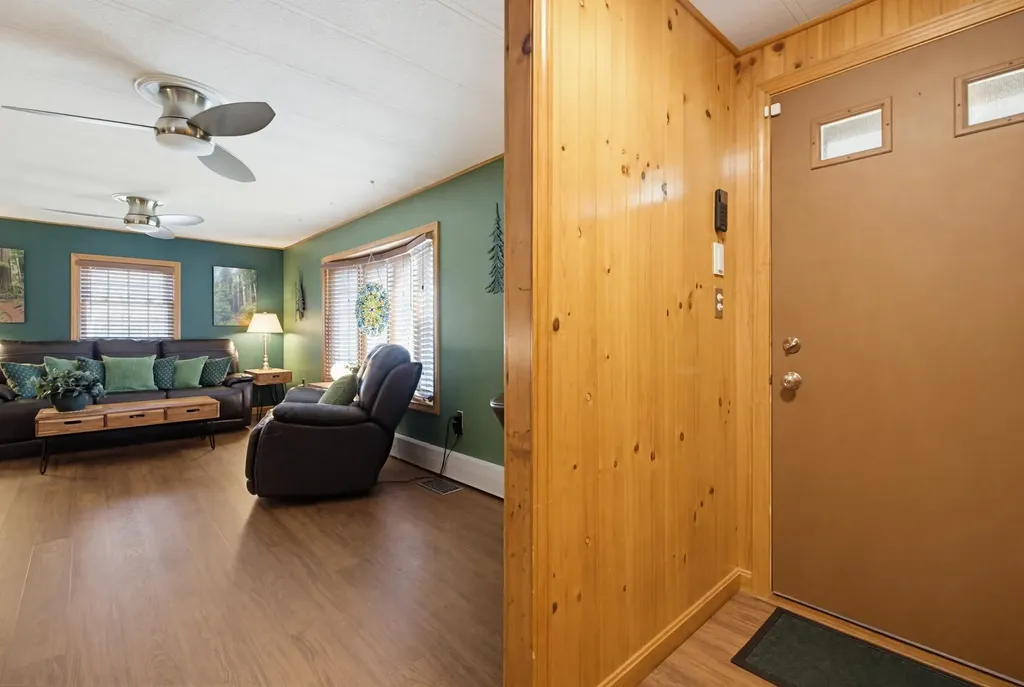 129 Brady Circle Manchester NH 03109