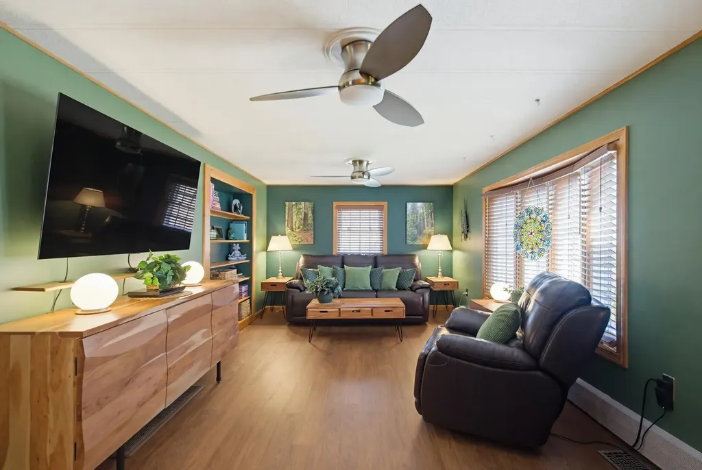129 Brady Circle Manchester NH 03109