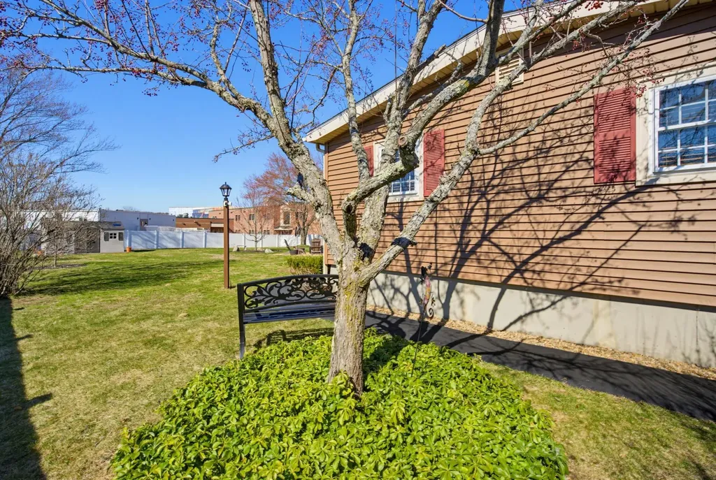 129 Brady Circle Manchester NH 03109