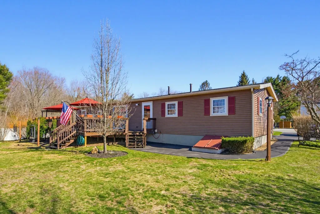 129 Brady Circle Manchester NH 03109