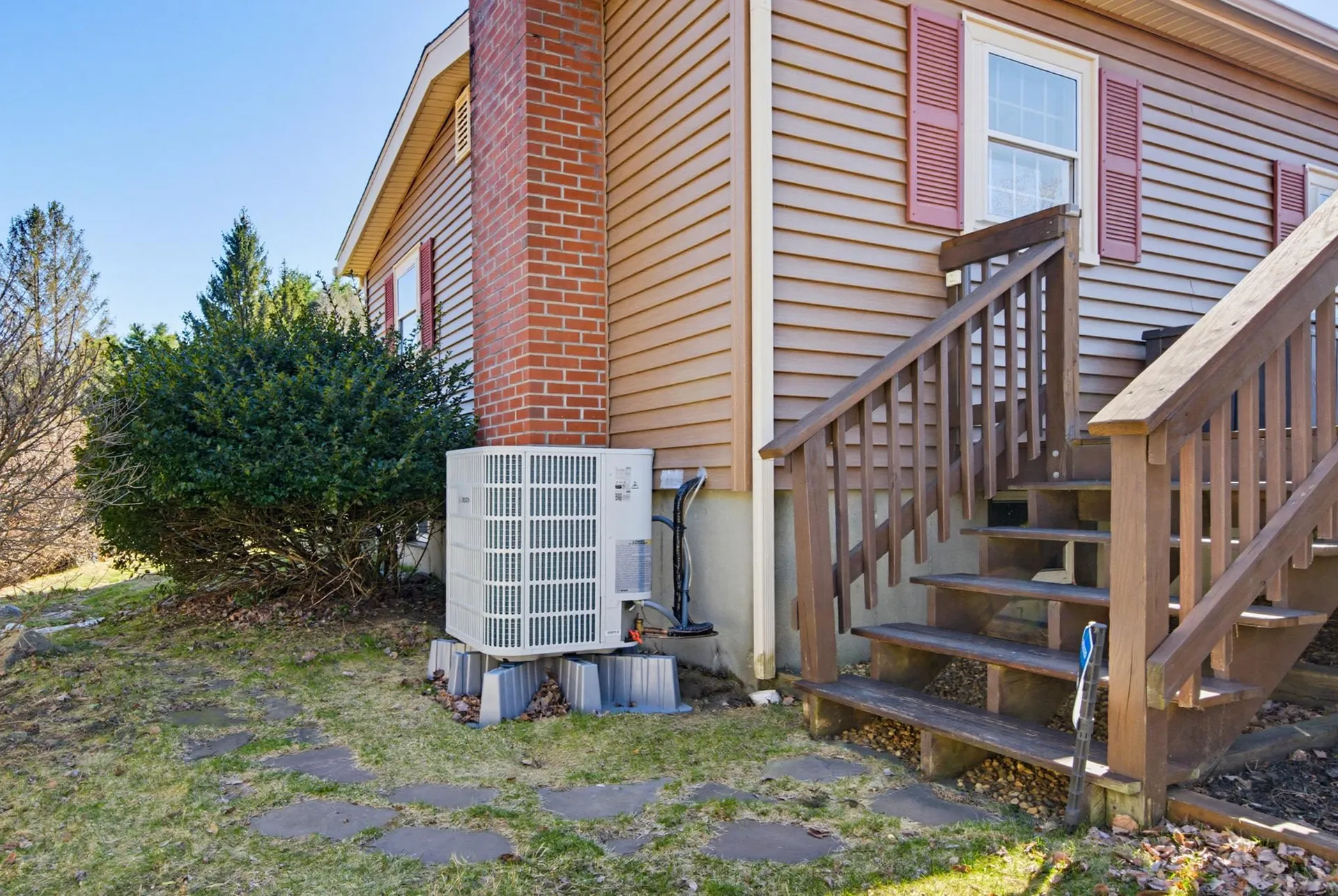 129 Brady Circle Manchester NH 03109