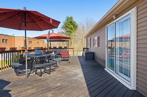 129 Brady Circle Manchester NH 03109