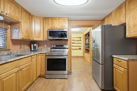 129 Brady Circle Manchester NH 03109