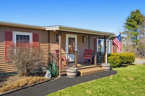 129 Brady Circle Manchester NH 03109