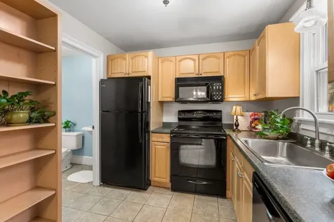 99 Winnicutt Road Stratham NH 03885