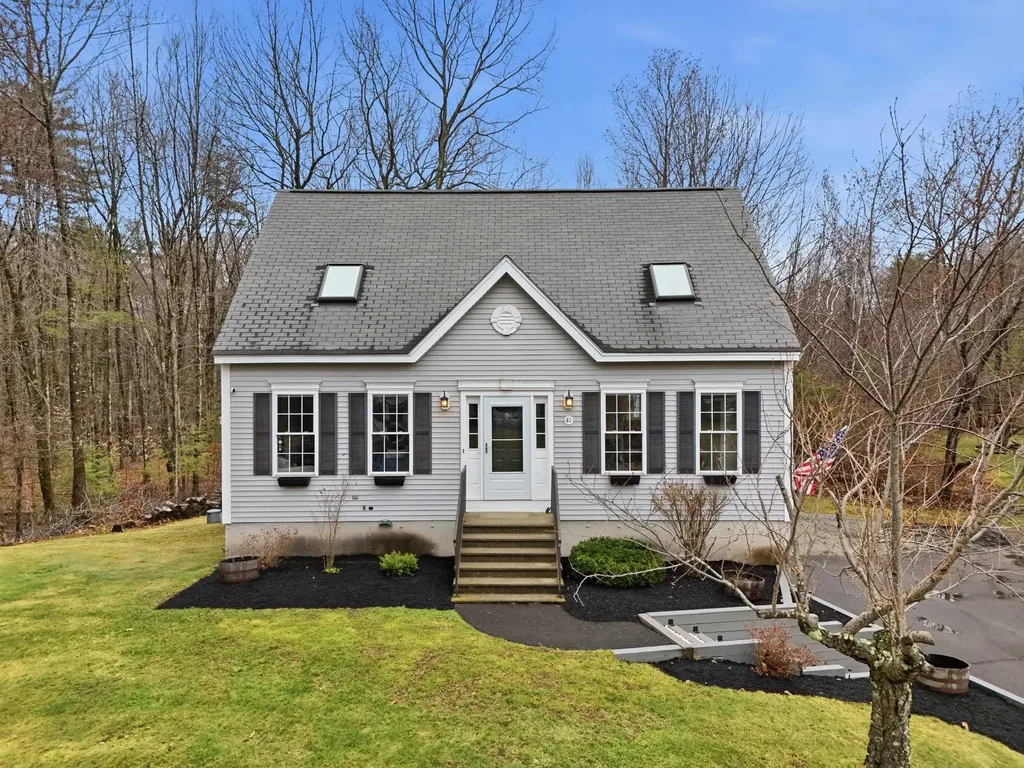 41 Drew Woods Drive Derry NH 03038