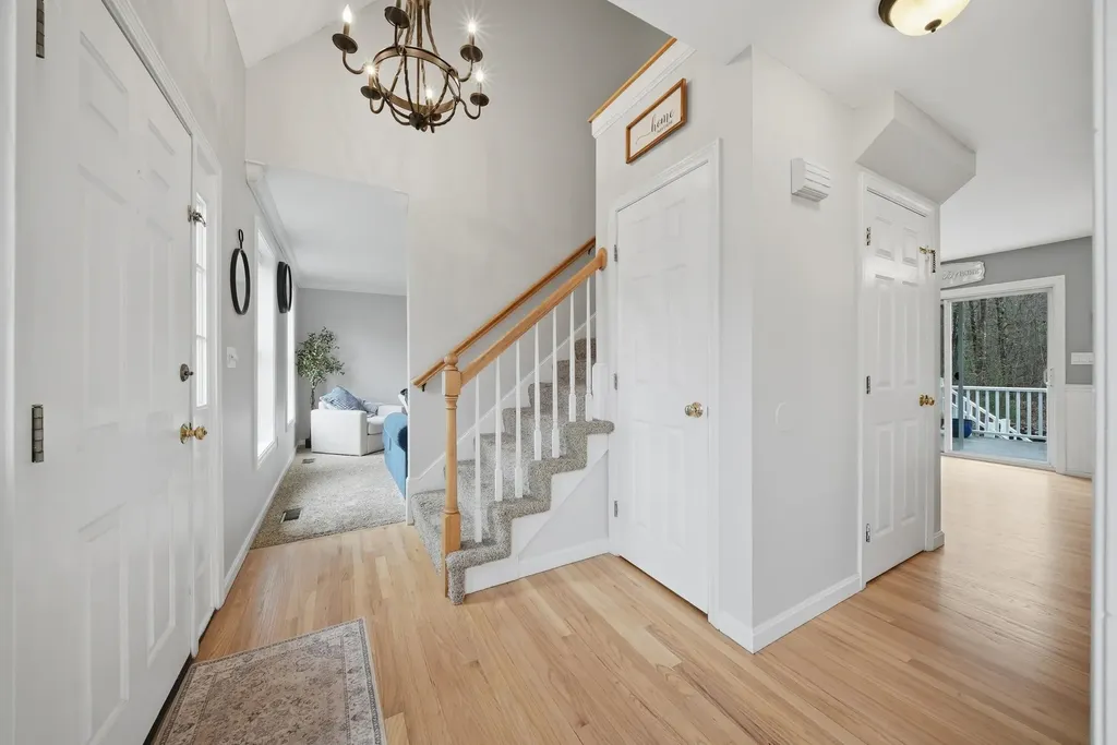 41 Drew Woods Drive Derry NH 03038