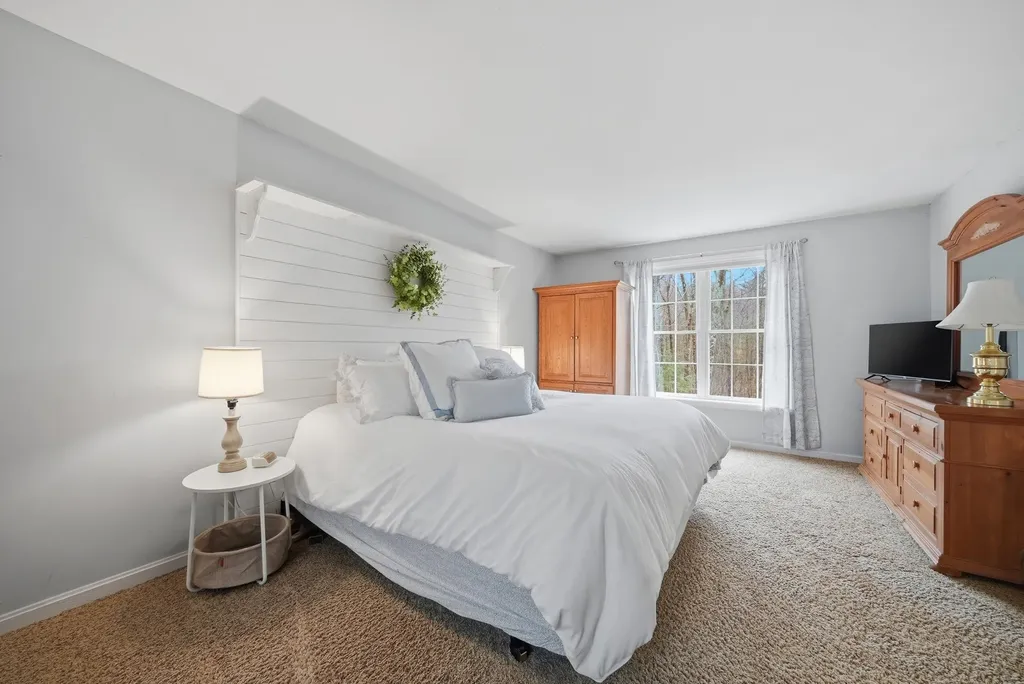 41 Drew Woods Drive Derry NH 03038