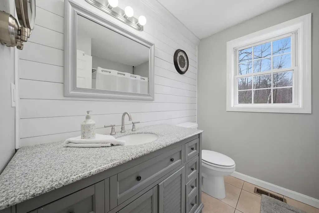 41 Drew Woods Drive Derry NH 03038