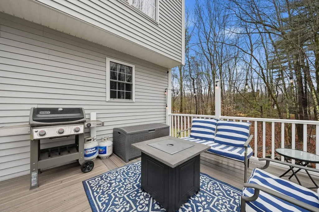 41 Drew Woods Drive Derry NH 03038