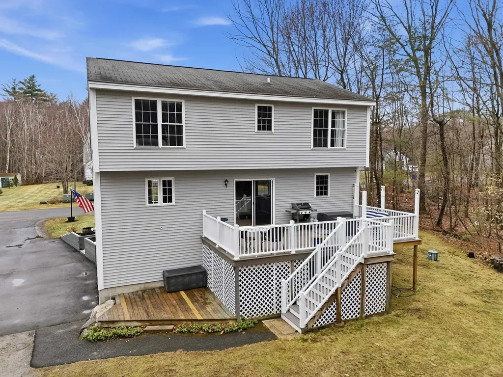 41 Drew Woods Drive Derry NH 03038