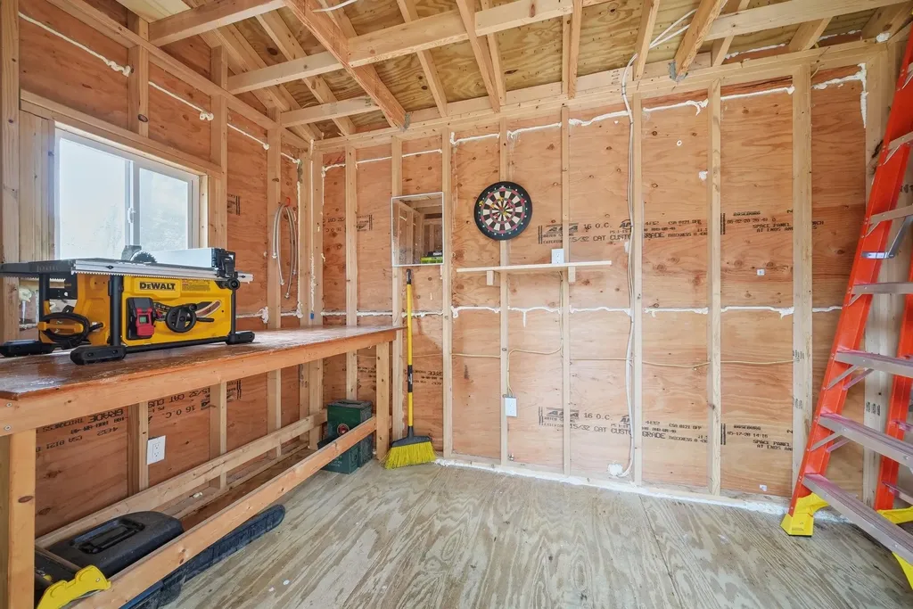 41 Drew Woods Drive Derry NH 03038