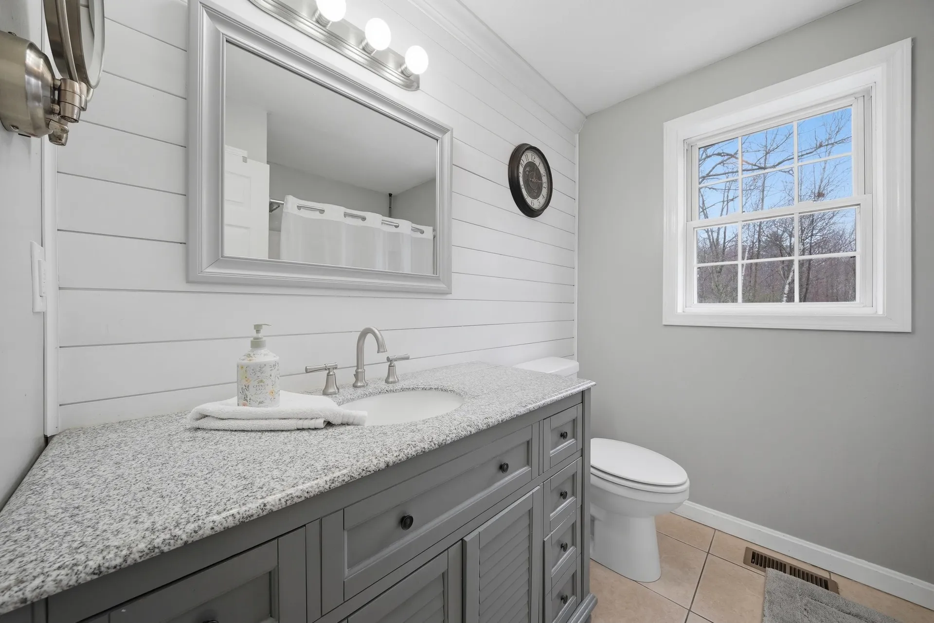 41 Drew Woods Drive Derry NH 03038