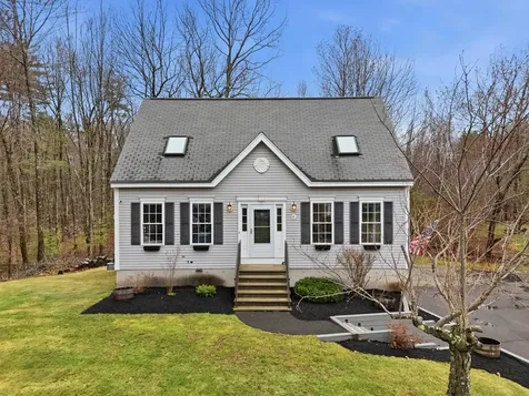 41 Drew Woods Drive Derry NH 03038