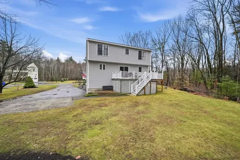 41 Drew Woods Drive Derry NH 03038