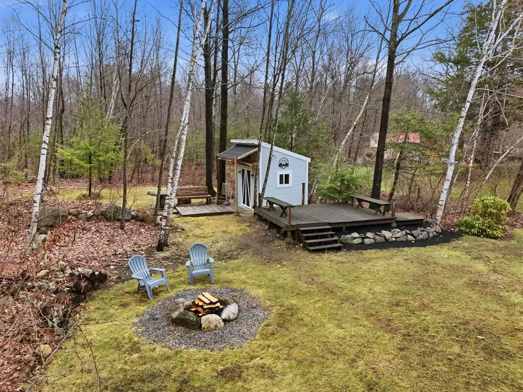 41 Drew Woods Drive Derry NH 03038