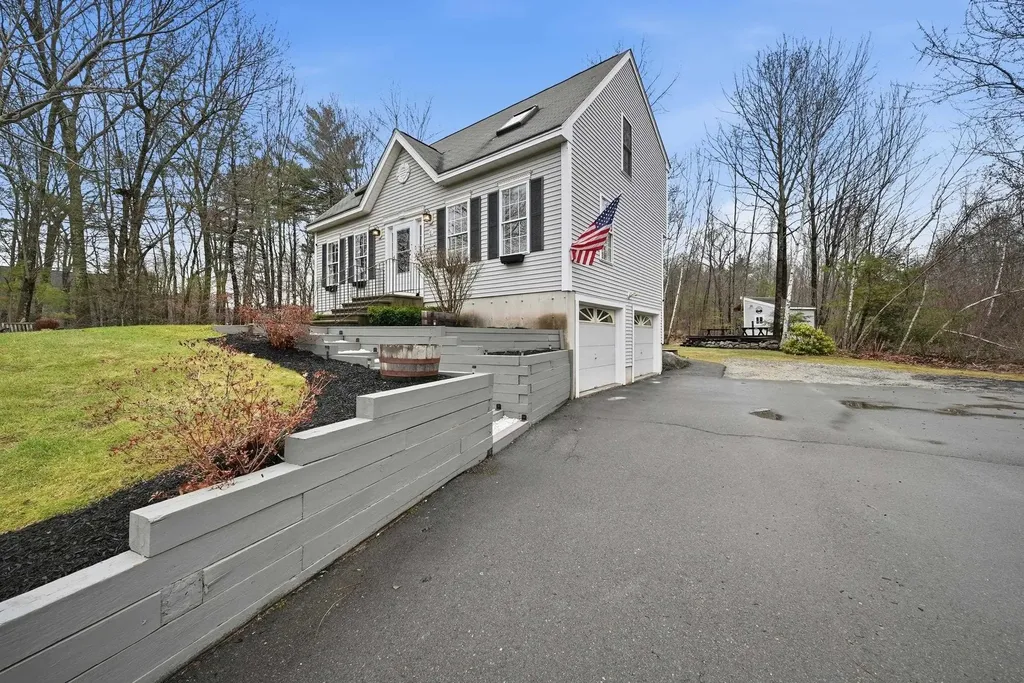 41 Drew Woods Drive Derry NH 03038
