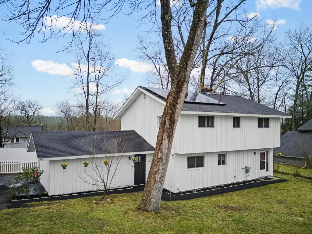 10 Weymouth Drive Nashua NH 03062