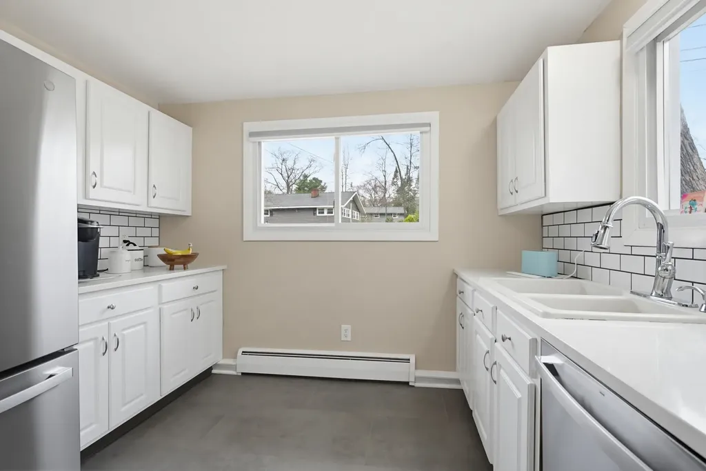 10 Weymouth Drive Nashua NH 03062