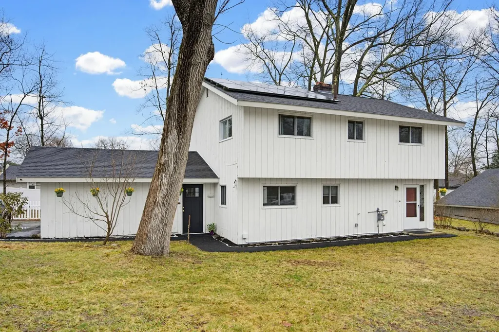 10 Weymouth Drive Nashua NH 03062