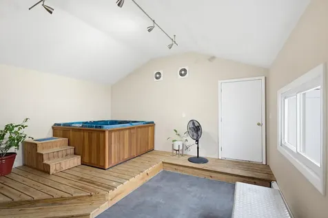 10 Weymouth Drive Nashua NH 03062