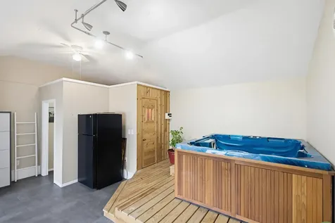 10 Weymouth Drive Nashua NH 03062