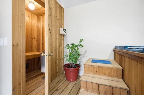 10 Weymouth Drive Nashua NH 03062