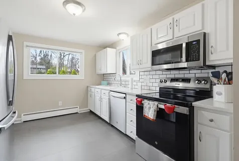 10 Weymouth Drive Nashua NH 03062