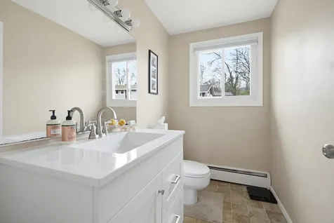 10 Weymouth Drive Nashua NH 03062